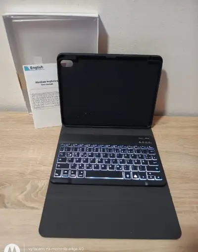 NOVÁ bluetooth klávesnice +pouzdro iPad 10,9'