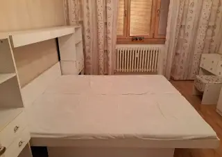 Starší bílá ložnice - kompletní sestava