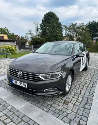 Pronájem auta VW Passat B8 Taxi / Bolt Aktivní polep