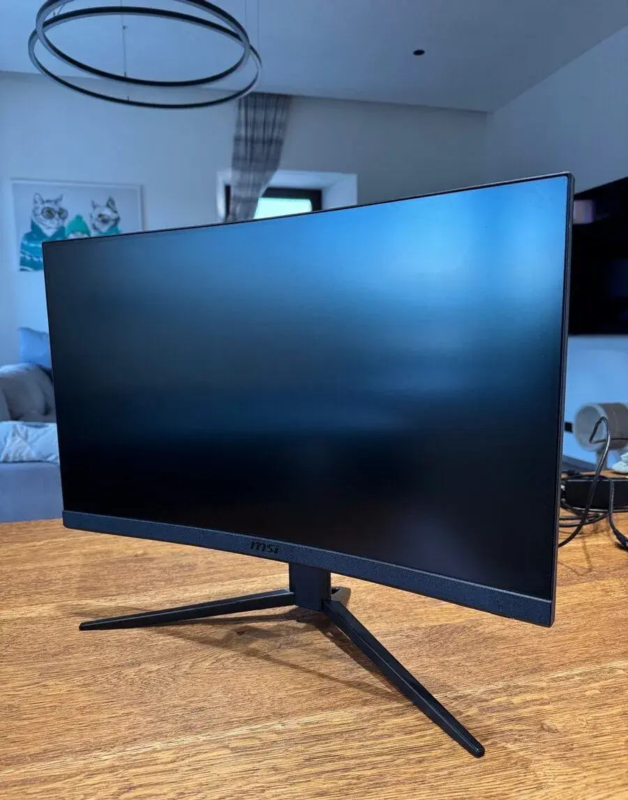 MSI G24C4 23.6”