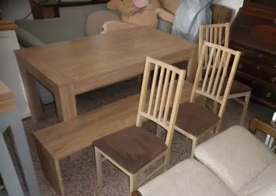 Rozkládací jídelní stůl s lavící + 3 židle