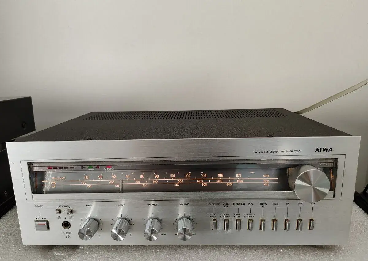 VINTAGE RECEIVER AIWA AX-7300