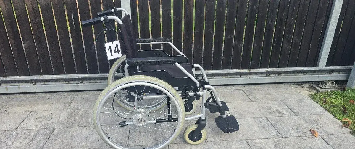 Invalidní vozík