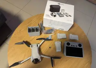 DJI Mini 3 Fly More Combo + DJI RC, 3 baterie – záruka