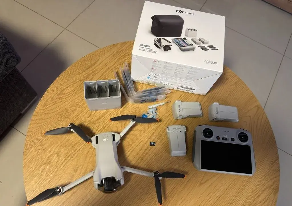 DJI Mini 3 Fly More Combo + DJI RC, 3 baterie – záruka
