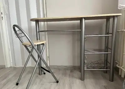 barový stolek