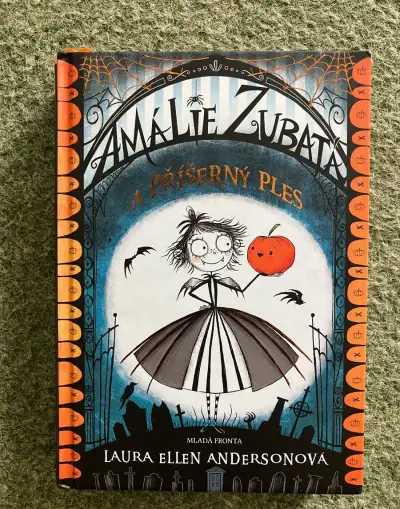 Amálie zubatá a příšerný ples