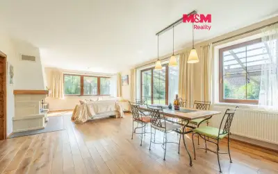 Prodej rodinného domu, 240 m², 1302m2 pozemek, obec Mořina