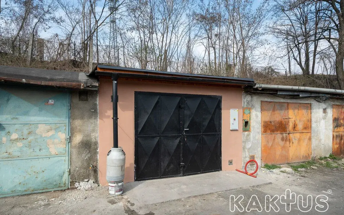 Zrekonstruovaná garáž s elektřinou v žádané lokalitě