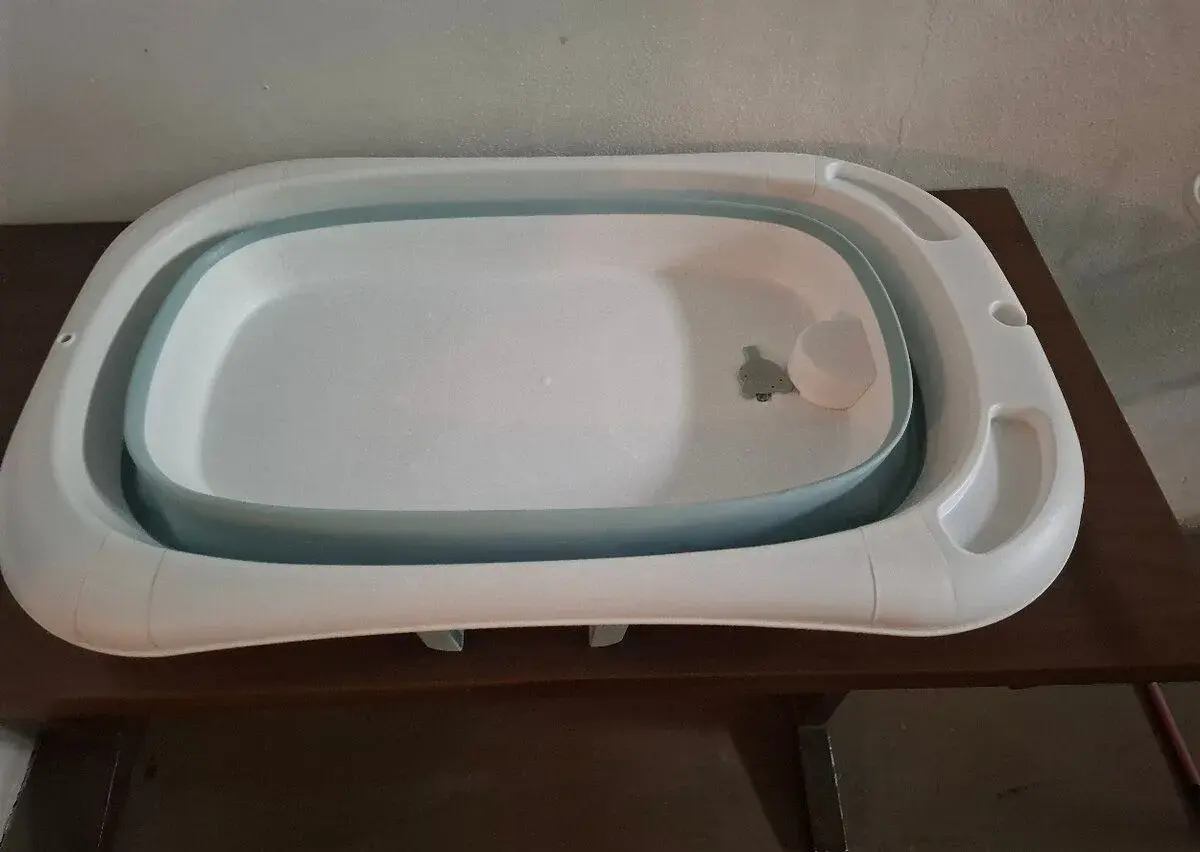 Kojenckou plastovou skládací vaničku
