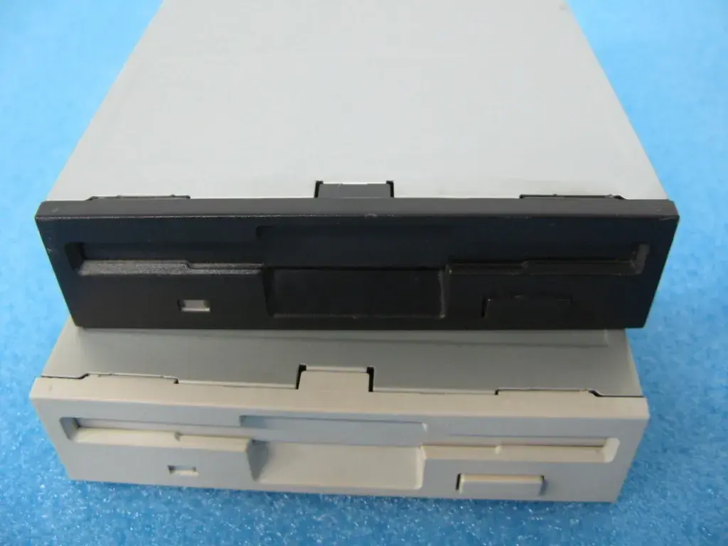 Disketová FDD mechanika Bílá / Černá 3,5" 1,44MB