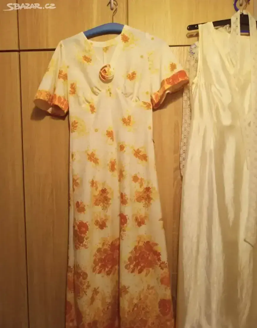 plesové šaty retro konec 70.let krimplen