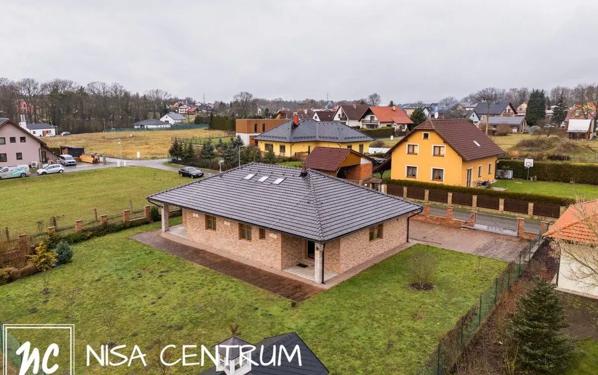 Prodej bungalovu v anglosaském stylu 190 m², pozemek 1073 m²