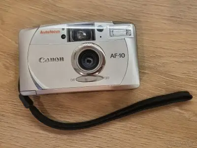 Analogový kompakt se širokoúhlým objektivem Canon AF-10