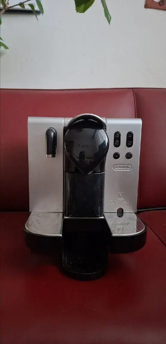 Kapslový kávovar Nespresso DeLonghi Lattissima EN680M