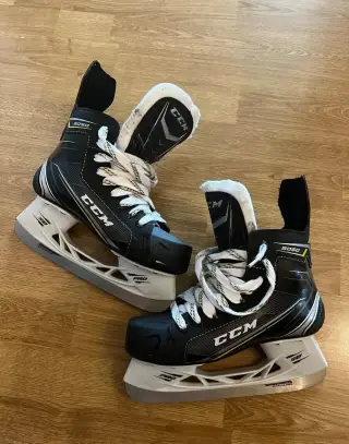 Brusle CCM Tacks 9050 EU 38, šířka D