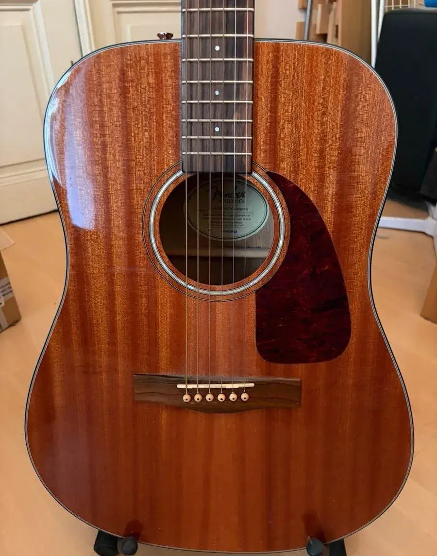 Fender CD-140S Mahogany – masivni deska, plny teply zvuk