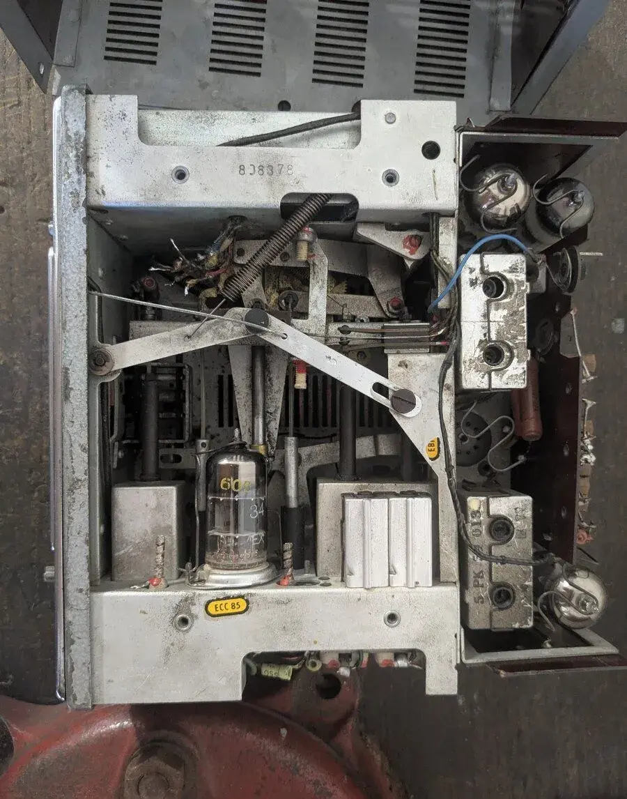 Historické rádio Tesla 2103 BV