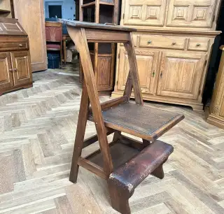 Motlitebna klekačka, židle, dub masiv, kůže, antik