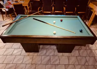 Kulečníkový stůl