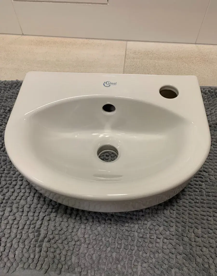 Ideal Standard – závěsné umývátko 350×260 mm, keramika