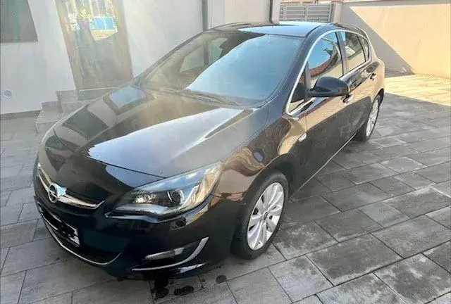 Opel Astra – 2013, 162 000 km