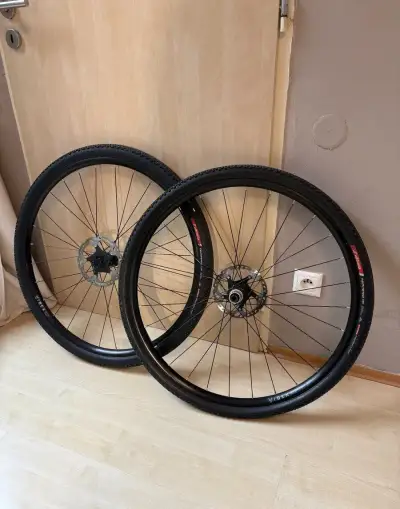 Gravel zapletená kola Remerx+ pláště Vittoria a kotouče XT