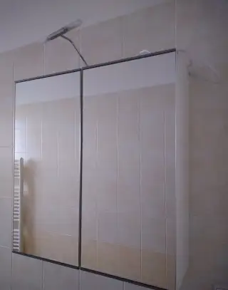 SVĚTLO NA KOUPELNOVOU SKŘÍŇKU