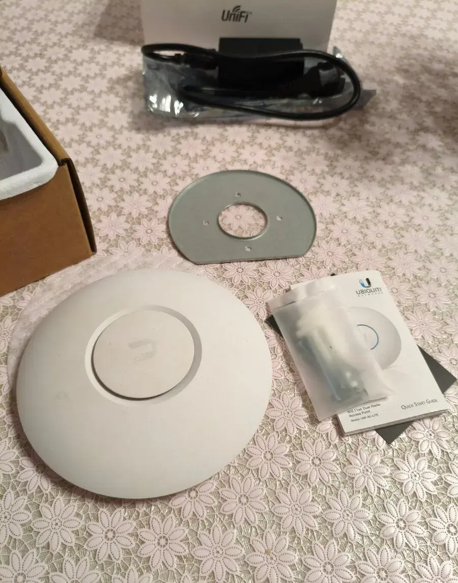 Ubiquiti UniFi AP AC Lite (UAP-AC-LITE) + PoE adaptér