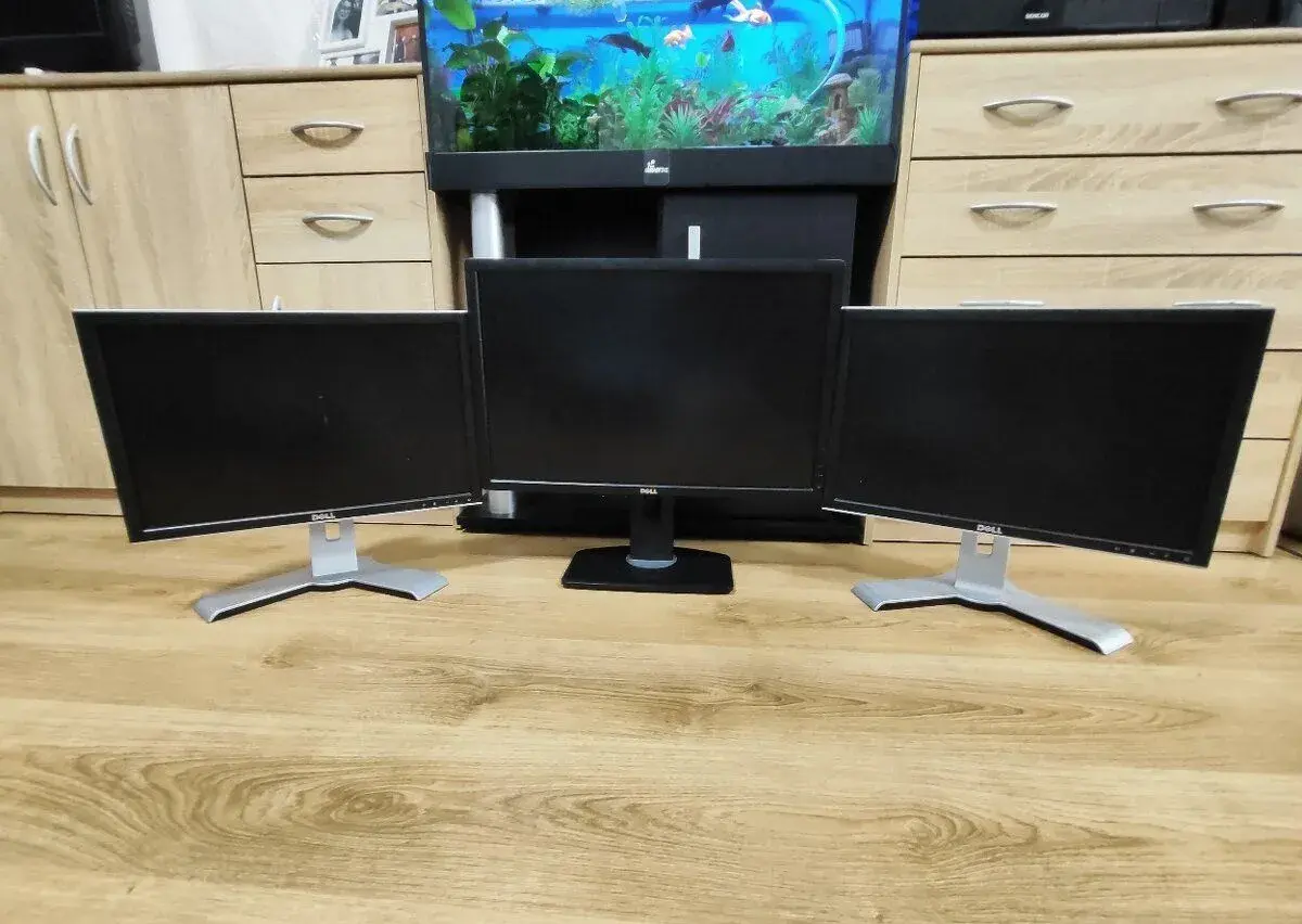 Funkční DELL monitory až 24" USB,DP,DVI a VGA