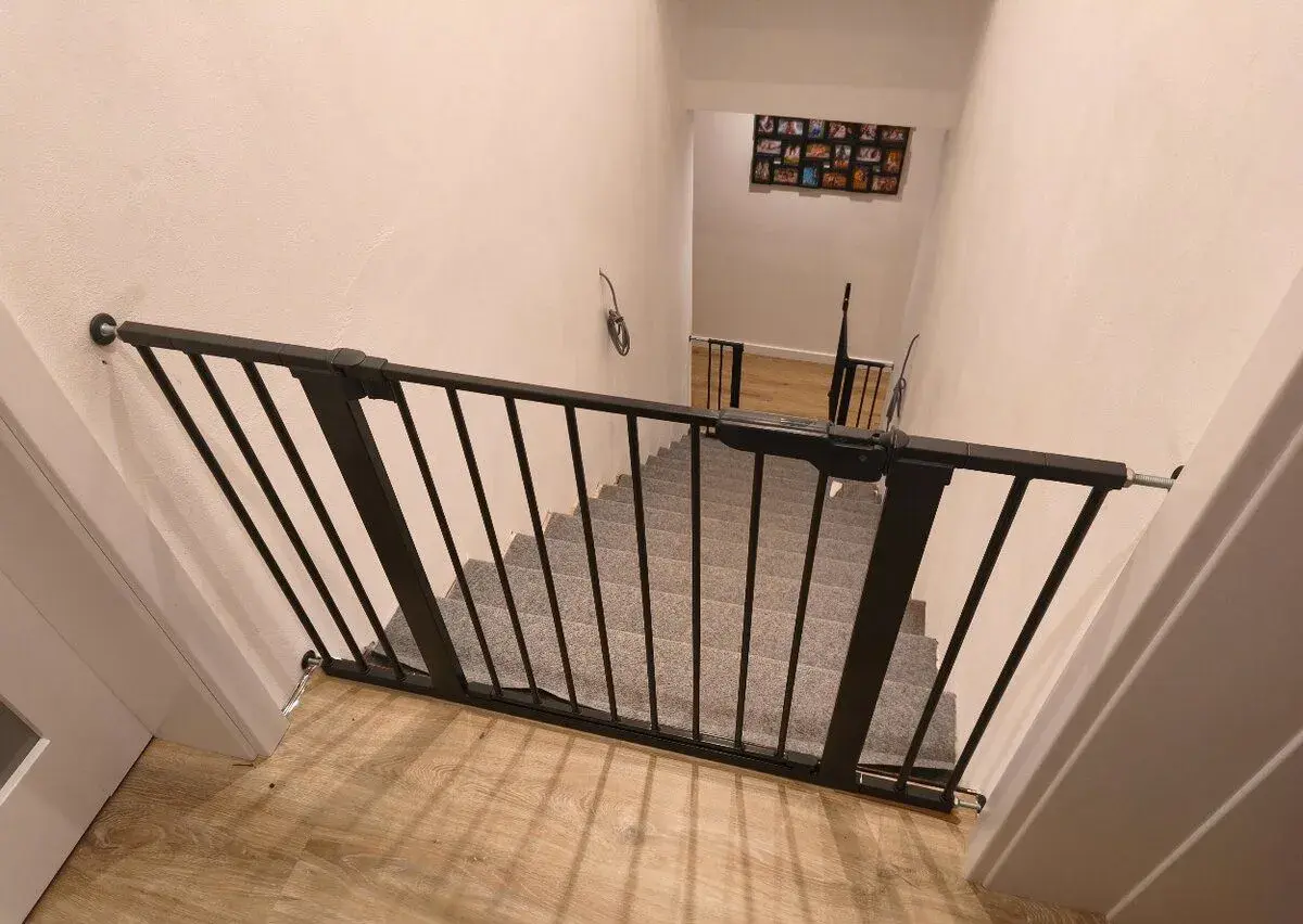 2× dětská bezpečnostní branka BabyDan Premier + rozšíření