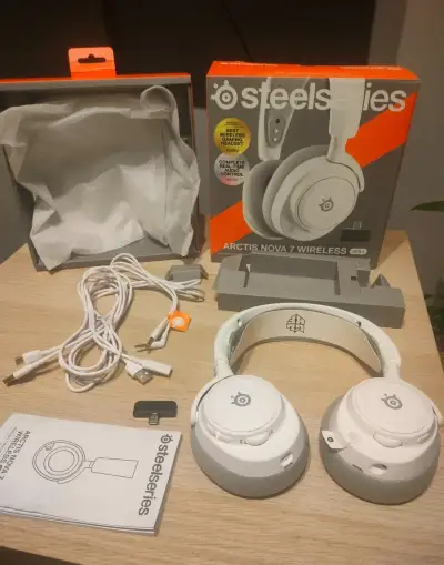 Bezdrátová herní sluchátka SteelSeries Arctis Nova 7 Gen 2