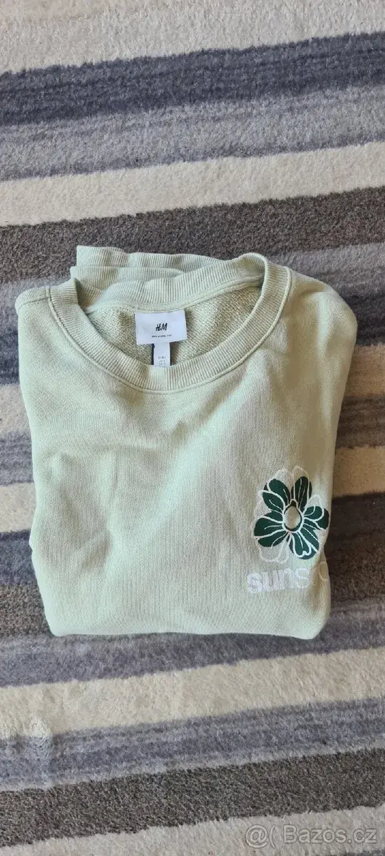 světle zelenou mikinu z obchodu H&M, vel. L
