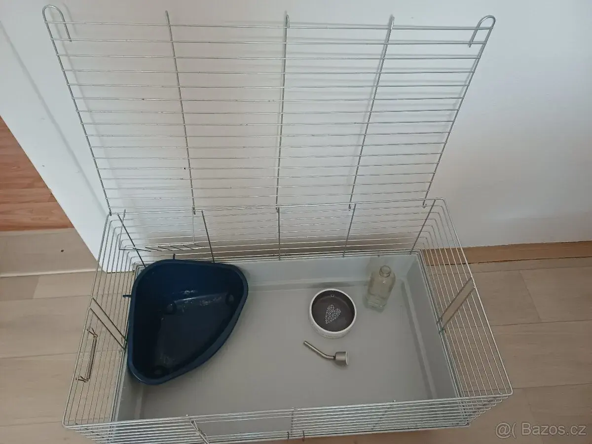 Klec s příslušenstvím