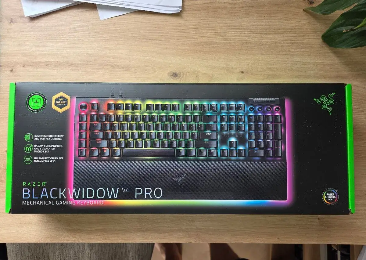 Herní klávesnice Razer Blackwidow V4 Pro, green switch