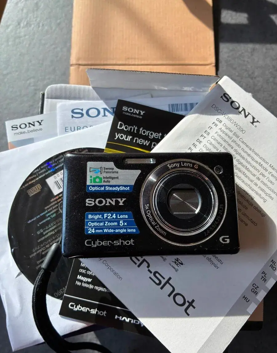 Sony Cyber-shot DSC-W390 – retro digitální foťák