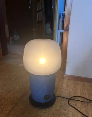 Lampa s reproduktorem