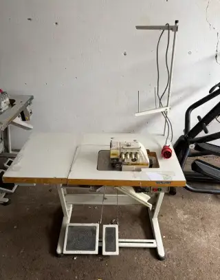 Průmyslový šicí stroj / Overlock GEMSY GEM747F