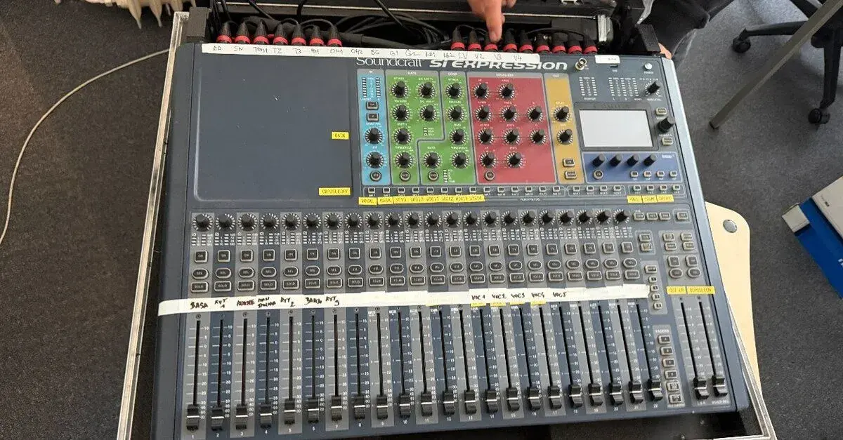 Soundcraft Si Expression 2 + Stagebox 32 + MADI + flightcase