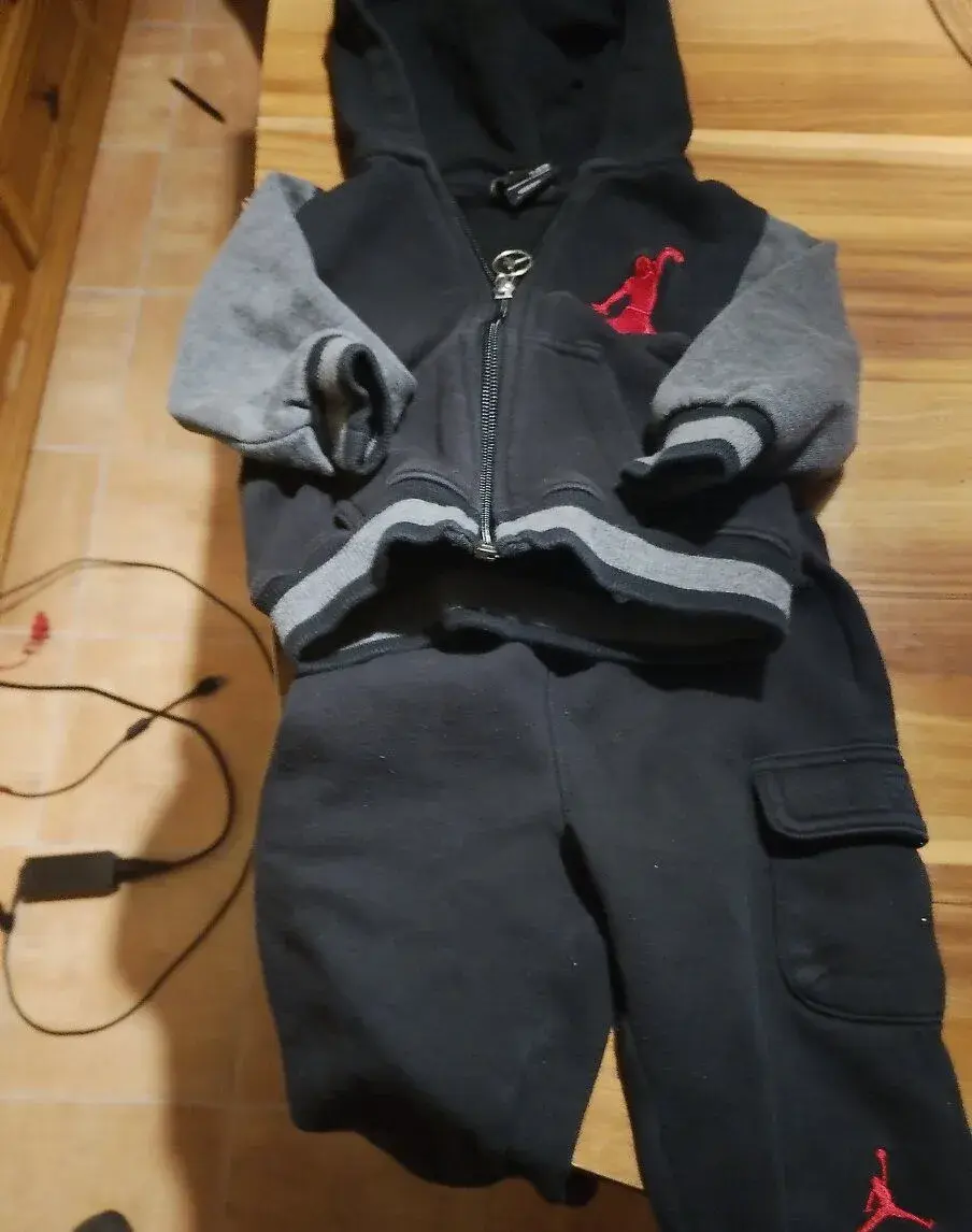 Krásná tepláková souprava známé zn.Jordan 75-80cm (1 rok)