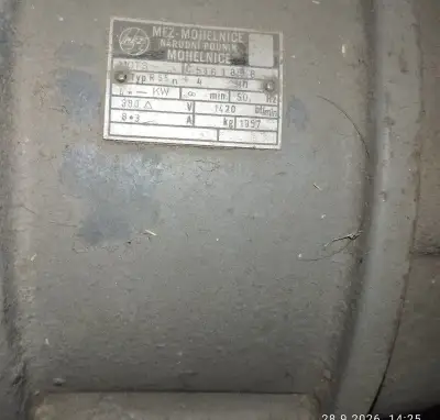 okružní pila s kolébkou