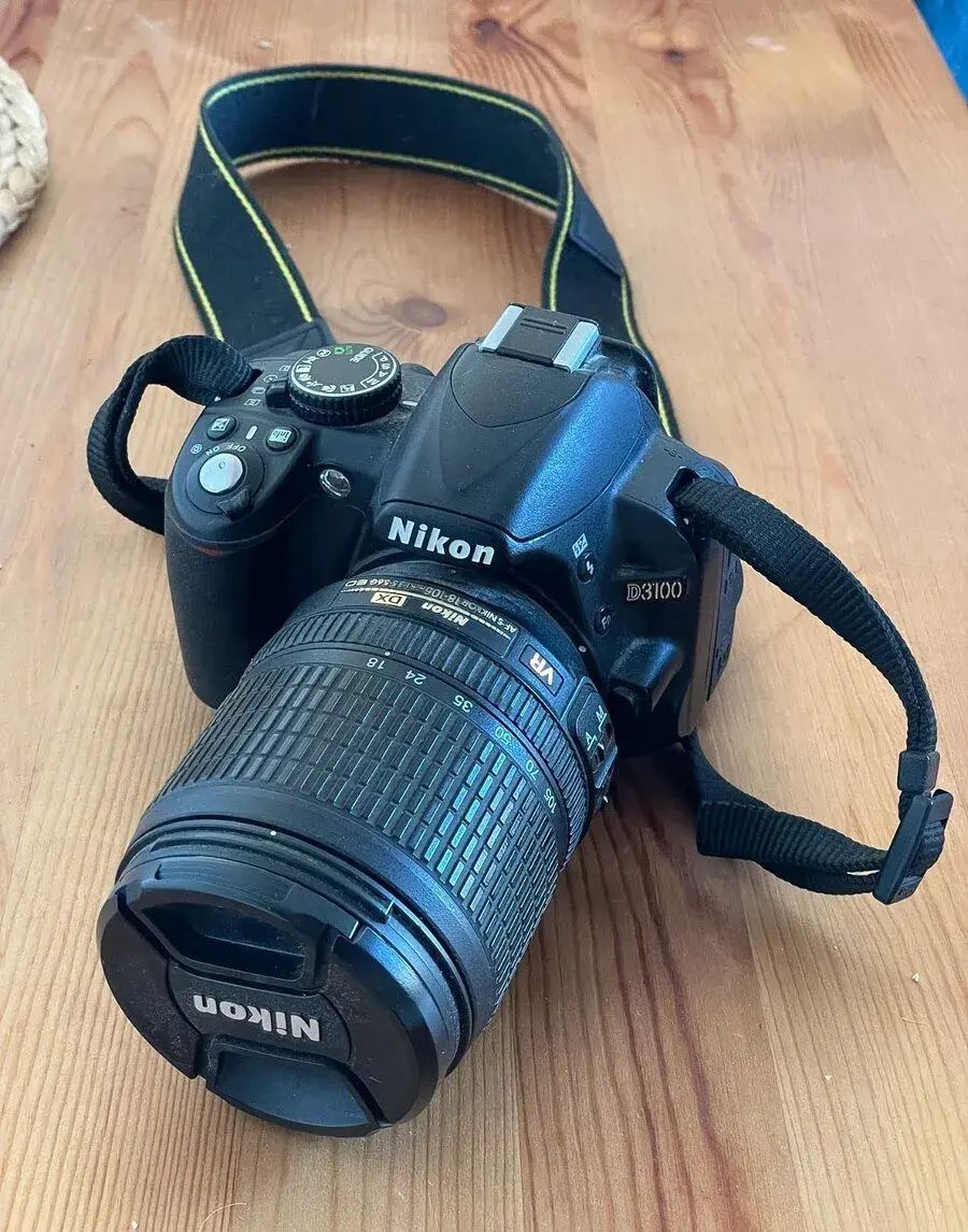 Nikon D3100 + Nikkor 18–105mm VR