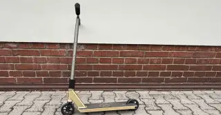 Freestyle koloběžka NATIVE Stem Med