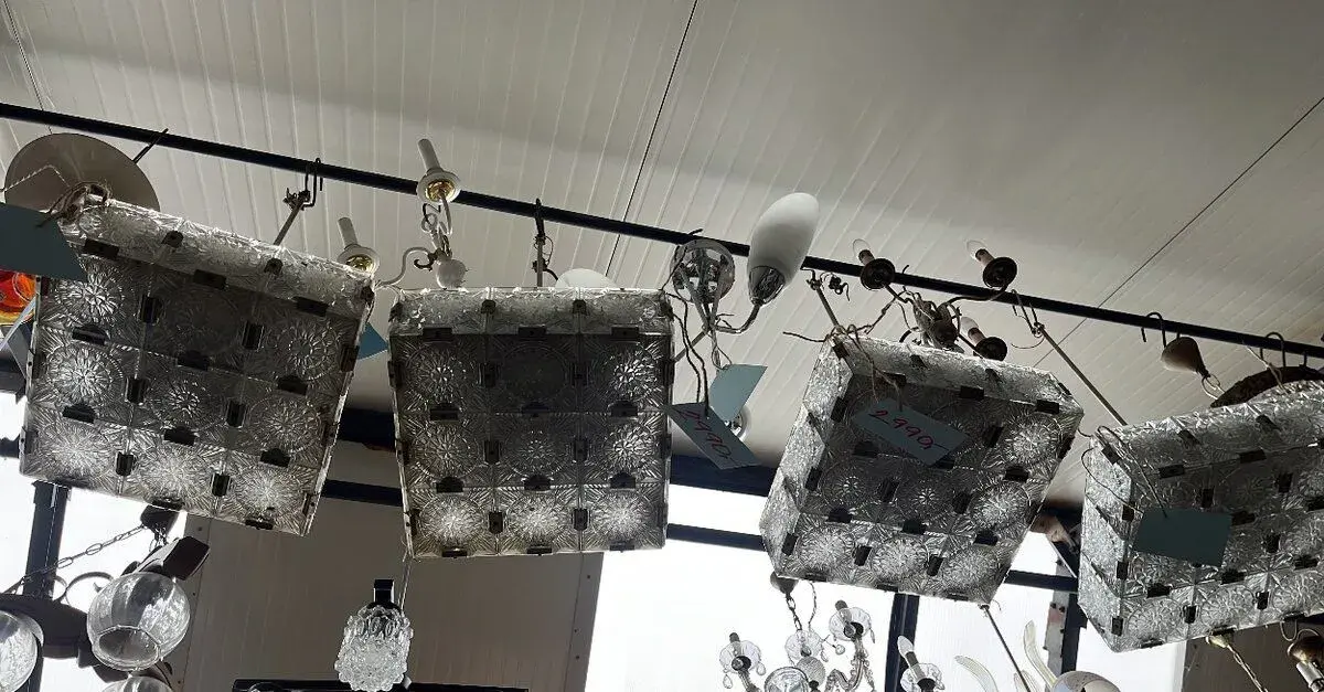 Lustry, lampy, světla, lampičky