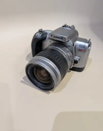 Kinofilmový fotoaparát Canon EOS 300X
