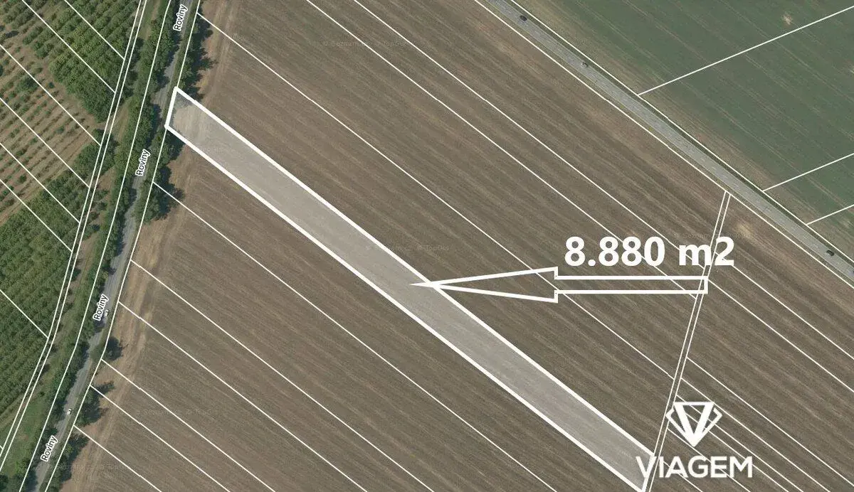 Pole 8 880 m², Podíl 25 % o výměře 2 220 m²