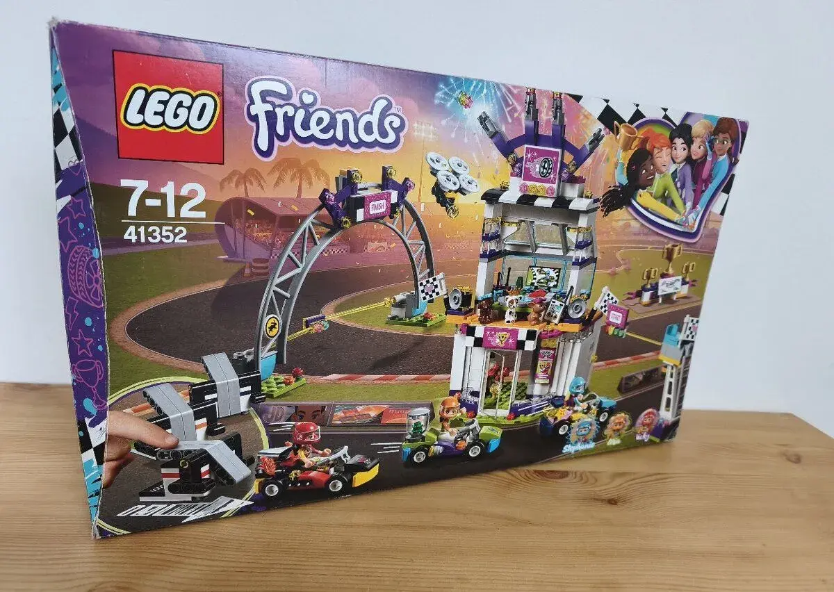 Lego Friends 41352 – Velký závod