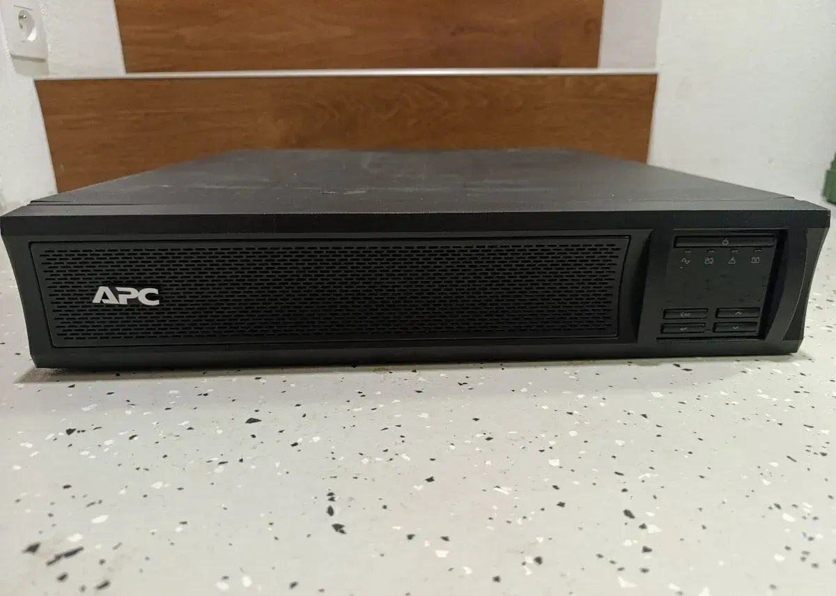 APC RACK SMART UPS 1500VA