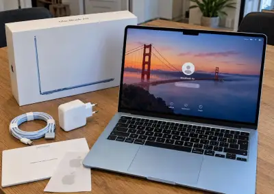 Macbook air 13" M4 sky blue zánovní