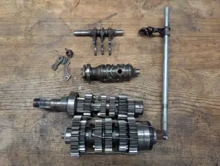 Díly převodovky CBR900RR SC33
